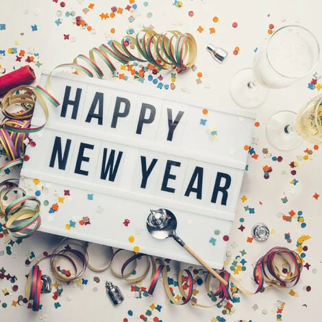 Relaxdays Light Box Cambia Colore, Insegna Luminosa, 85 Lettere & Simboli, 3 Righe, A Batterie, Lampada, Cornice, Bianco 4 Relaxdays Light Box Cambia Colore, Insegna Luminosa, 85 Lettere & Simboli, 3 Righe, A Batterie, Lampada, Cornice, Bianco - immagine 2