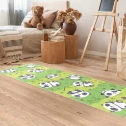 Tappeti In Vinile - Teneri Panda Su Prato Verde - Pannello Dimensione HxL: 90cm X 30cm -Armonia Decor 52609906 2