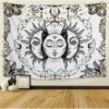 Arazzo Tarocchi Mandala Indiano Boemo Psichedelico Nero Bianco Luna E Sole Appeso A Parete Lenzuolo Decorazione Da Parete Per Camera Da Letto Soggiorno Dormitorio (Bianco,M/150x130cm) 2 Arazzo Tarocchi Mandala Indiano Boemo Psichedelico Nero Bianco Luna E Sole Appeso A Parete Lenzuolo Decorazione Da Parete Per Camera Da Letto Soggiorno Dormitorio (Bianco,M/150x130cm) -Armonia Decor 92040875 1